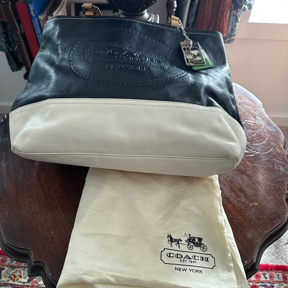 Coach Navy and Cream Bag Leather - Picture 4 of 6